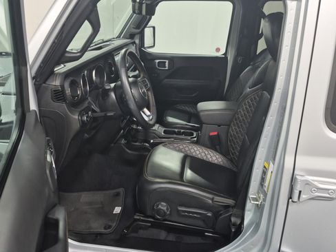 Used 2023 Jeep Wrangler Unlimited Sahara AWD/4WD image 11