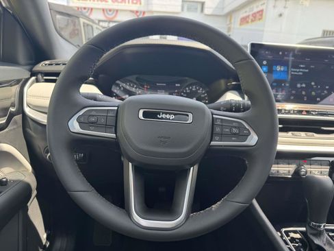 Used 2025 Jeep Compass Limited w/ Sun & Sound Group AWD/4WD image 12