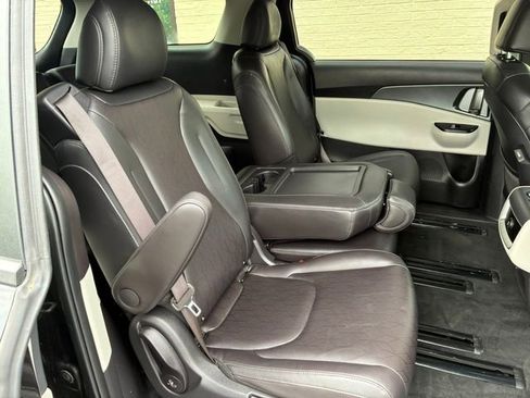 Used 2024 Kia Carnival LX FWD image 20