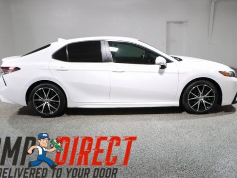 Used 2023 Toyota Camry SE FWD image 6