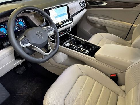 New 2026 Volkswagen Atlas SEL image 10