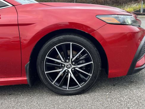 Used 2021 Toyota Camry SE image 6