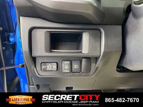 Used 2018 Toyota Tacoma TRD Off-Road AWD/4WD image 14