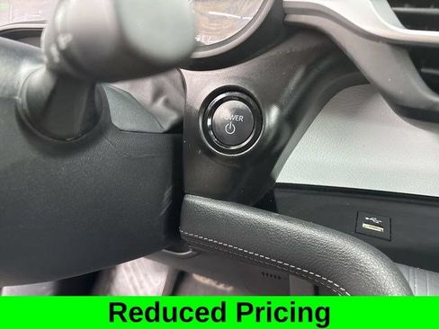 Used 2025 Toyota Sienna LE FWD image 20