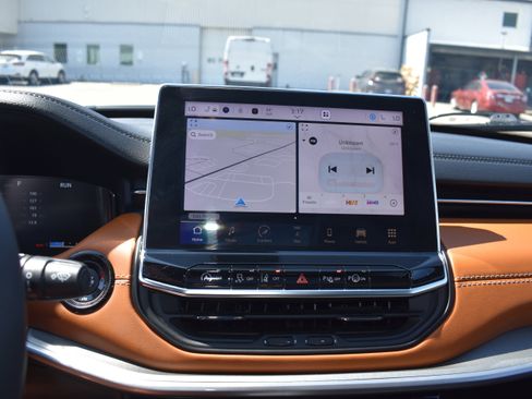 Used 2025 Jeep Compass Limited w/ Elite Group image 20