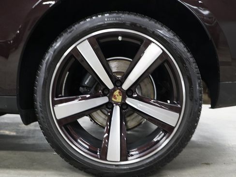 Used 2022 Porsche Macan AWD/4WD image 34