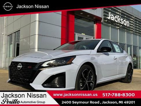 Certified 2025 Nissan Altima 2.5 SR w/ SR Premium Package AWD/4WD image 1