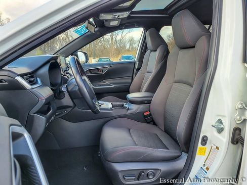 Used 2021 Toyota RAV4 SE w/ Weather & Moonroof Package AWD/4WD image 8