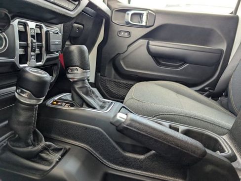 Used 2024 Jeep Wrangler Unlimited Sport AWD/4WD image 19