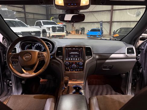 Used 2018 Jeep Grand Cherokee Altitude AWD/4WD image 28