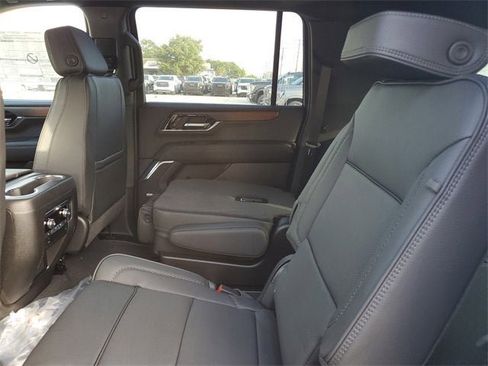New 2026 GMC Yukon XL Denali image 11