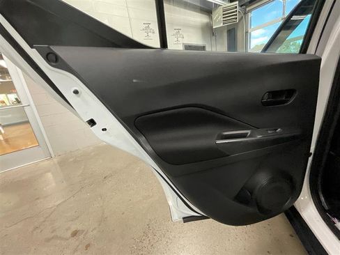 Used 2022 Nissan Kicks S image 17