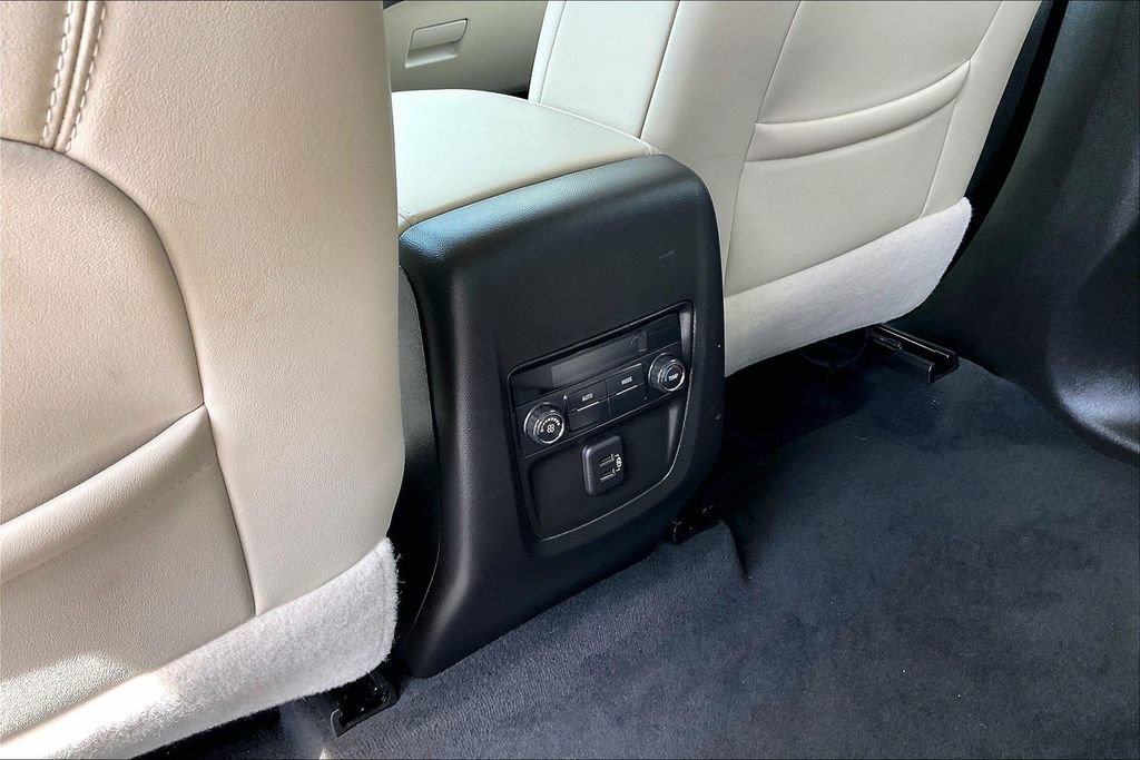 Used 2023 Buick Enclave Essence FWD image 11