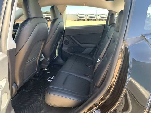 Used 2022 Tesla Model Y Long Range AWD/4WD image 23