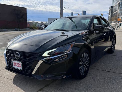 Used 2023 Nissan Altima 2.5 SV image 1