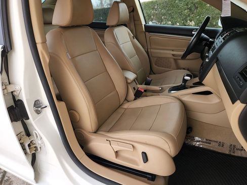 Used 2009 Volkswagen Jetta SE image 15