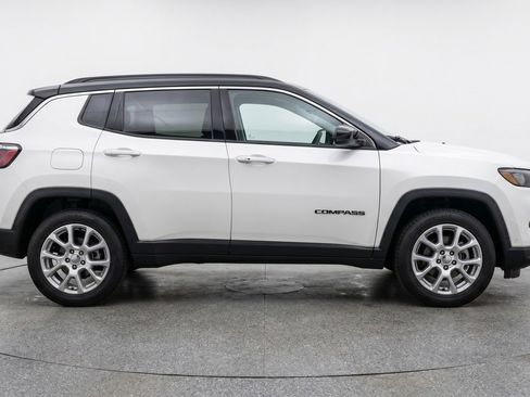 Used 2025 Jeep Compass Limited AWD/4WD image 11