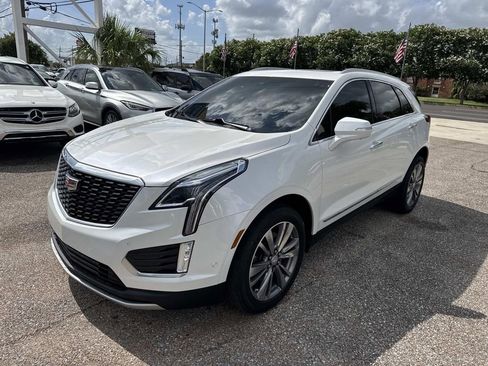 Used 2021 Cadillac XT5 Premium Luxury FWD image 3