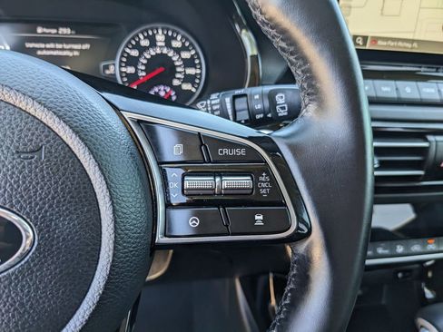 Certified 2021 Kia Seltos SX w/ SX Sunroof Package image 31