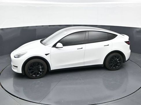 Used 2021 Tesla Model Y Long Range AWD/4WD image 34
