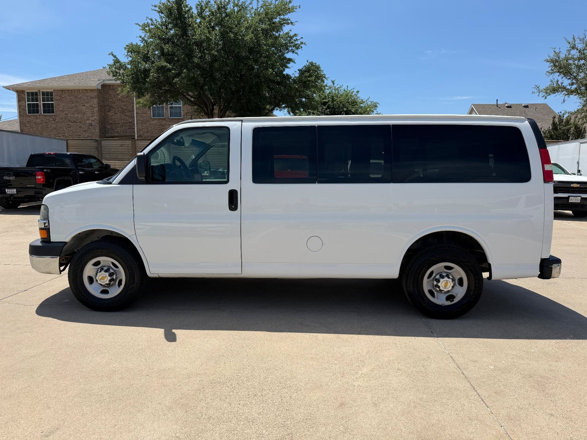 Used 2015 Chevrolet Express 2500 LT w/ LT Preferred Equipment Group RWD image 3
