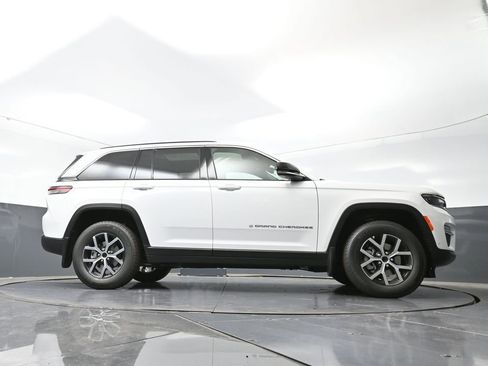 New 2025 Jeep Grand Cherokee Limited w/ Luxury Tech Group II image 35