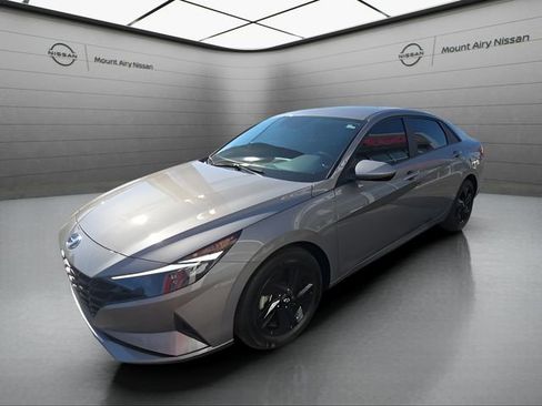 Used 2022 Hyundai Elantra SEL image 8