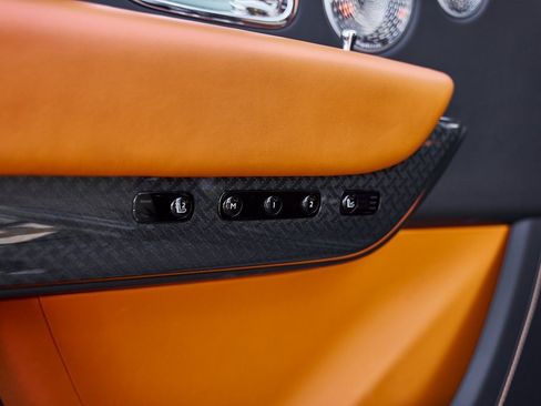 Used 2022 Rolls-Royce Cullinan Black Badge w/ Dark Exterior Package image 36