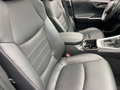 Used 2022 Toyota RAV4 Limited FWD image 24