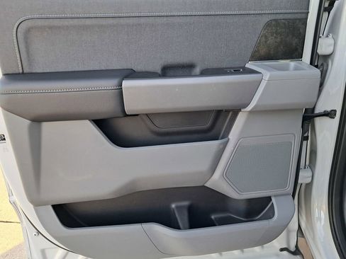 Used 2023 Ford F150 Lightning XLT image 12