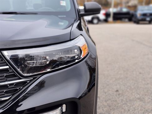 Certified 2022 Ford Explorer XLT w/ Equipment Group 202A image 10