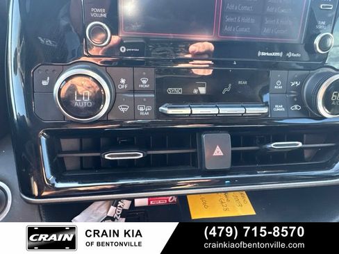 Used 2021 Toyota Highlander XLE FWD image 19