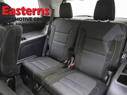 Used 2023 GMC Acadia SLE FWD image 23