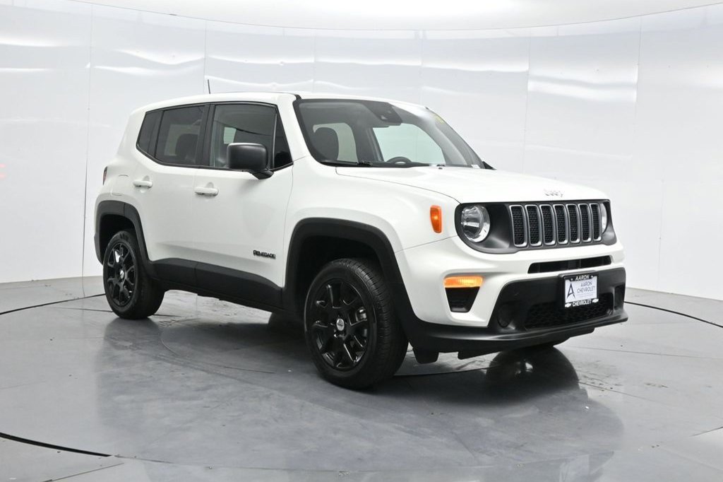 Used 2023 Jeep Renegade Latitude AWD/4WD image 3