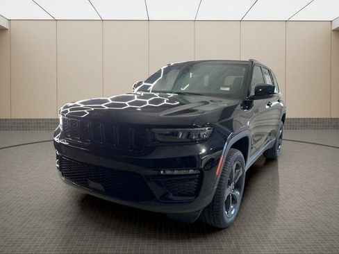 Certified 2025 Jeep Grand Cherokee Limited w/ Luxury Tech Group II AWD/4WD image 1