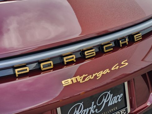 Used 2021 Porsche 911 Targa 4S Heritage Design image 12