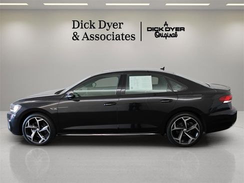 Used 2021 Volkswagen Passat 2.0T R-Line image 8