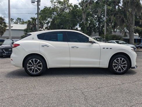 Used 2019 Maserati Levante image 3