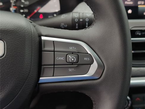 Used 2024 Jeep Compass Latitude AWD/4WD image 22