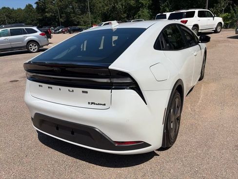 Used 2024 Toyota Prius Prime FWD image 5