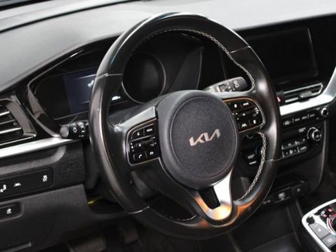 Used 2022 Kia Niro EX FWD image 15
