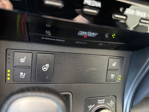 Used 2022 Lexus IS 350 F Sport w/ Dynamic Handling Package RWD image 29