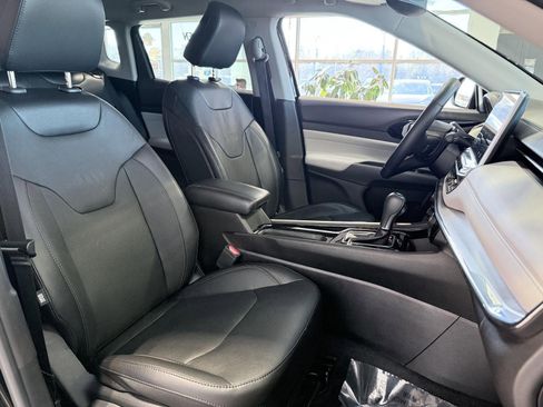 Used 2022 Jeep Compass Limited image 16