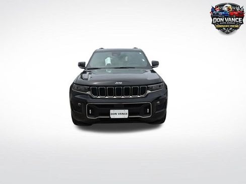 Used 2025 Jeep Grand Cherokee Overland w/ Luxury Tech Group IV AWD/4WD image 8
