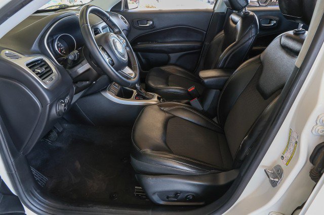 Used 2018 Jeep Compass Latitude w/ Popular Equipment Group FWD image 9