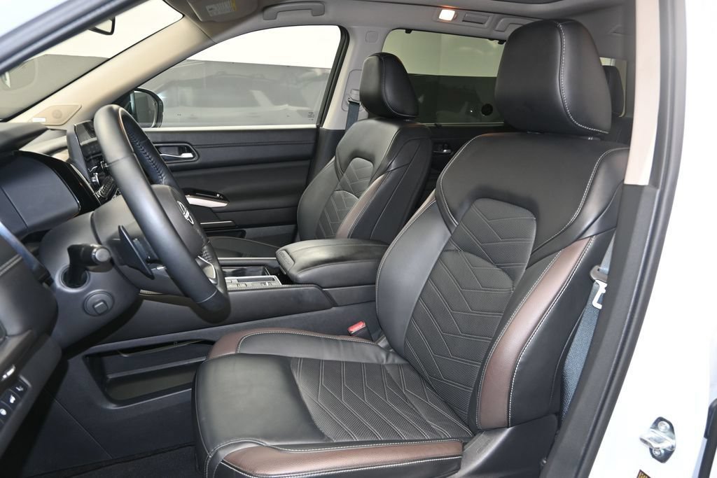 Used 2025 Nissan Pathfinder Platinum FWD image 20