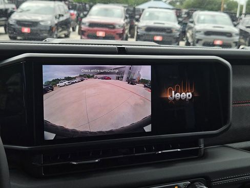 Used 2026 Jeep Wrangler Unlimited Rubicon AWD/4WD image 25