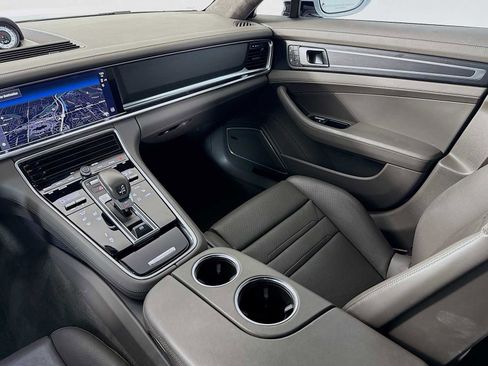 Used 2022 Porsche Panamera GTS image 26