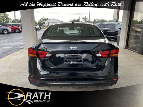 Used 2025 Nissan Altima 2.5 SV FWD image 8