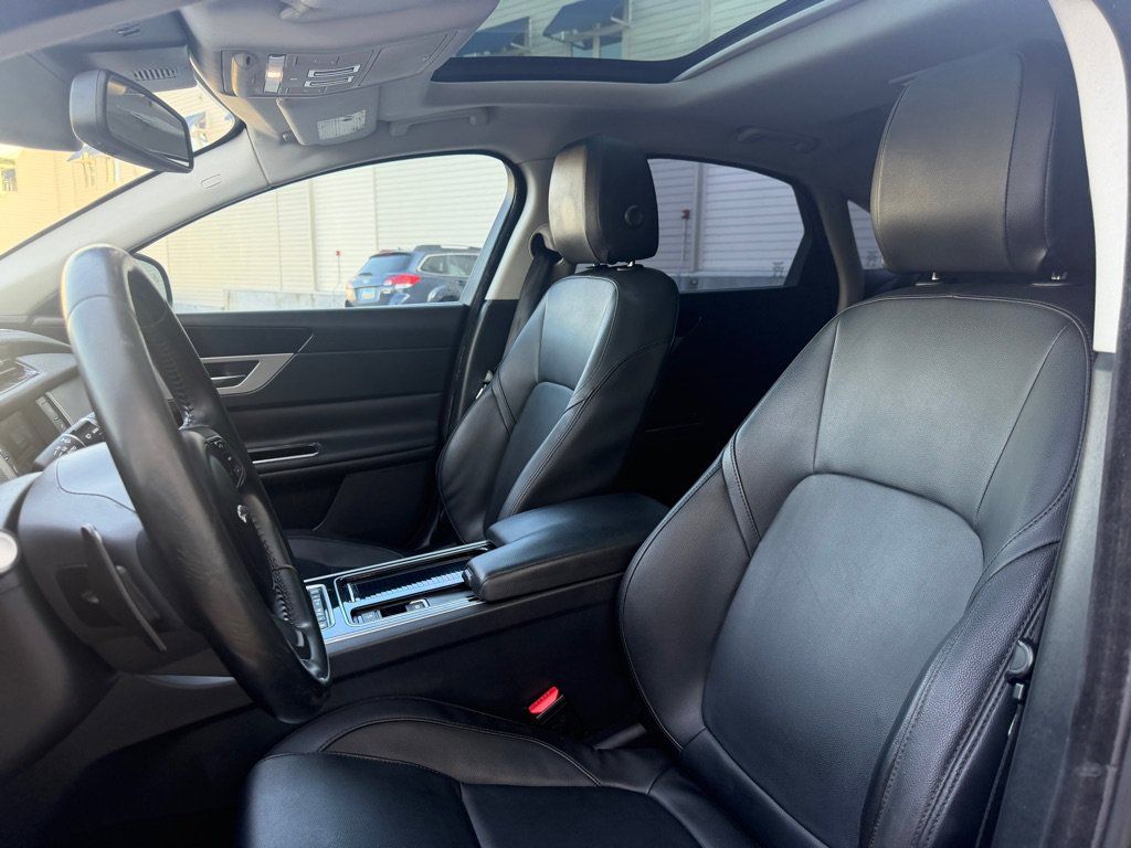 Used 2017 Jaguar XF Premium RWD image 11